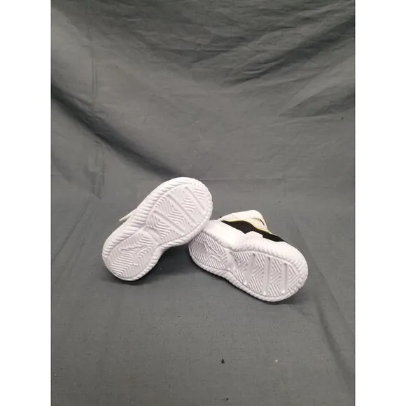Jordan Stay Loyal Strap Sneakers White Black Taxi Children's Size 5 NEW IN BOX!