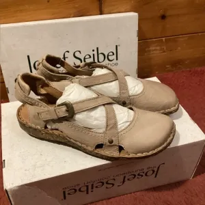 Josef Seibel Women's Tan Sandals