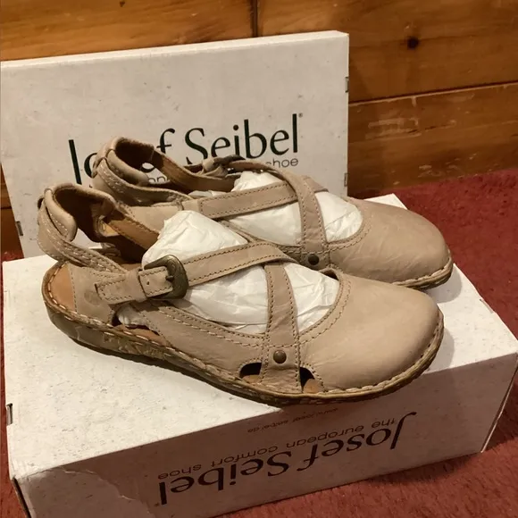 Josef Seibel Women's Tan Sandals