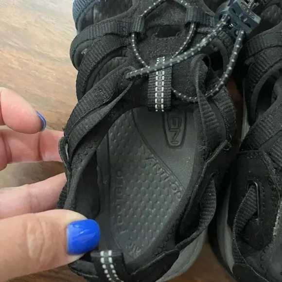 Keen Closed Toe Whisper Sandal- Size 9