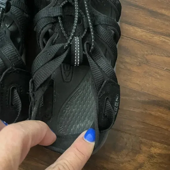 Keen Closed Toe Whisper Sandal- Size 9