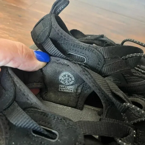 Keen Closed Toe Whisper Sandal- Size 9