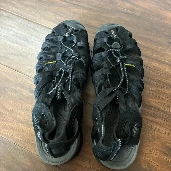 Keen Closed Toe Whisper Sandal- Size 9