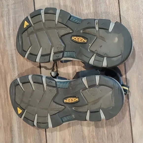 Keen Men Rialto Open Toe Hiking outdoor shoes sz 8
