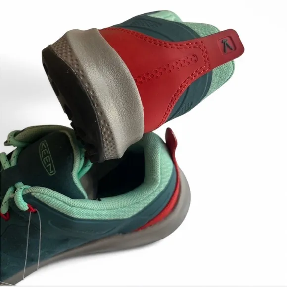 KEEN SAMPLE HIKING SHOES FOR WOMEN