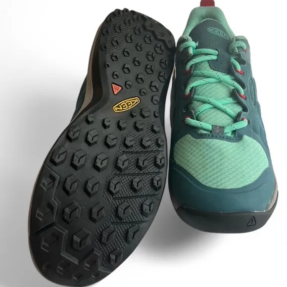 KEEN SAMPLE HIKING SHOES FOR WOMEN