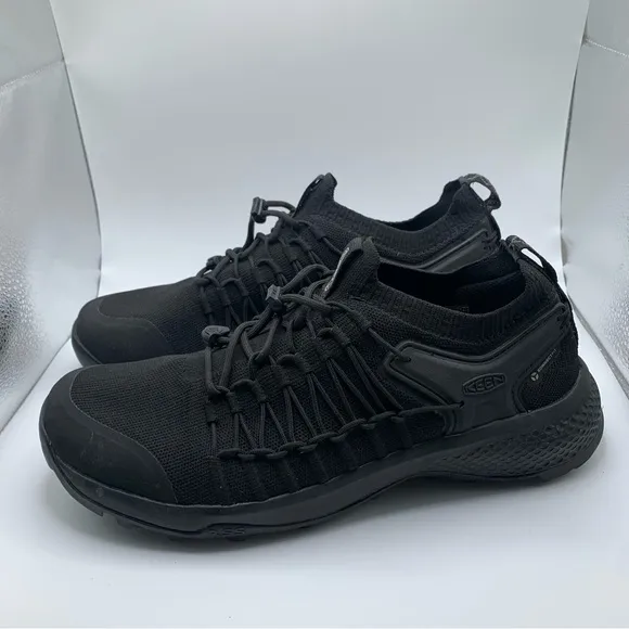 Keen Uneek Sneaker Black Men’s Size 9.5 Black slip on EUC hiking outdoor 1299
