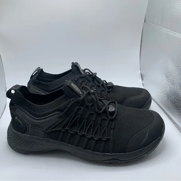 Keen Uneek Sneaker Black Men’s Size 9.5 Black slip on EUC hiking outdoor 1299