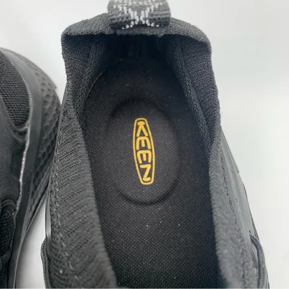 Keen Uneek Sneaker Black Men’s Size 9.5 Black slip on EUC hiking outdoor 1299