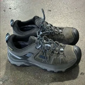 KEEN Men's Gray Hiking Shoes