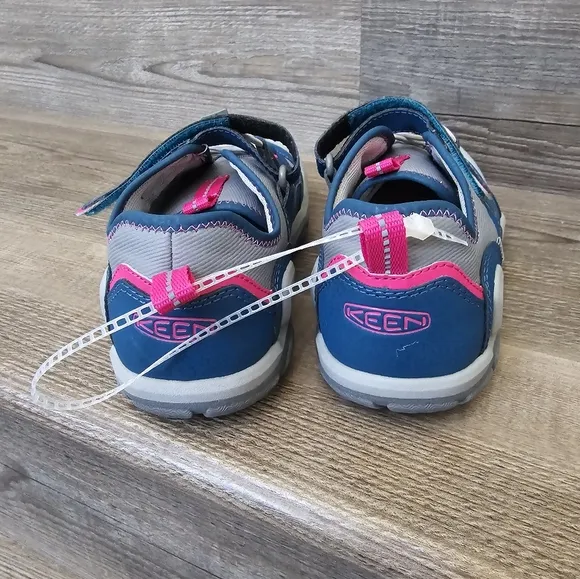 Keens sandles hiking, trail, water shoes blue and pink kids size 3 NWT