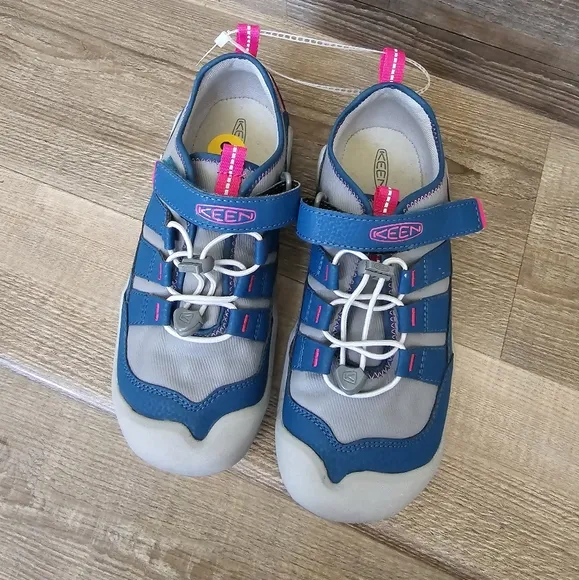 Keens sandles hiking, trail, water shoes blue and pink kids size 3 NWT