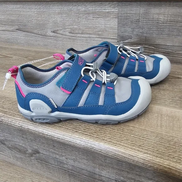 Keens sandles hiking, trail, water shoes blue and pink kids size 3 NWT