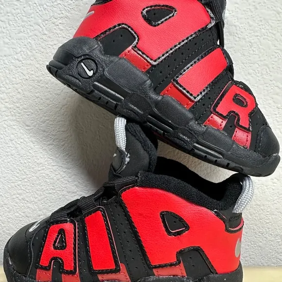 kids Nike Air More Uptempo Sneaker Us Size 6C Black/Red