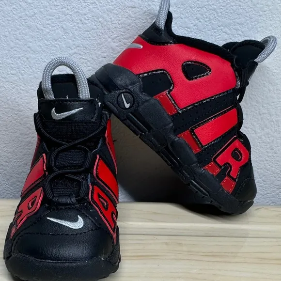 kids Nike Air More Uptempo Sneaker Us Size 6C Black/Red