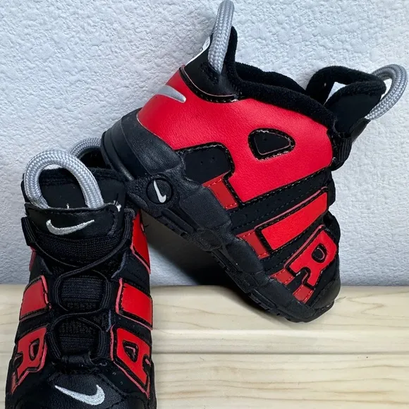 kids Nike Air More Uptempo Sneaker Us Size 6C Black/Red