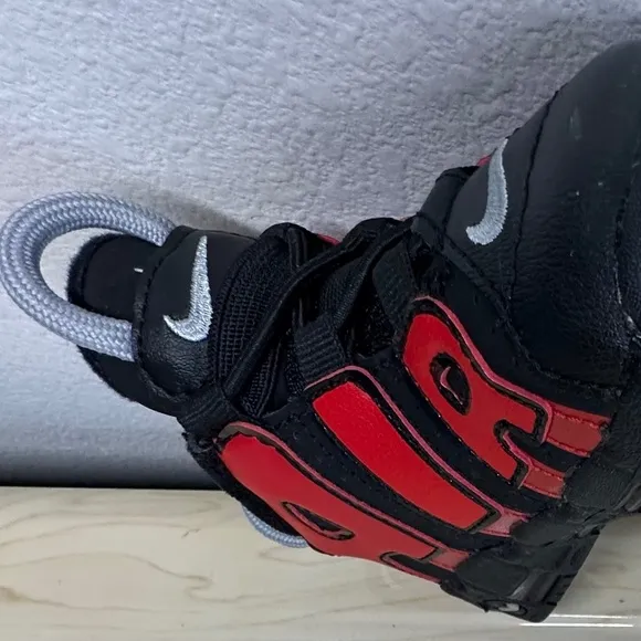 kids Nike Air More Uptempo Sneaker Us Size 6C Black/Red