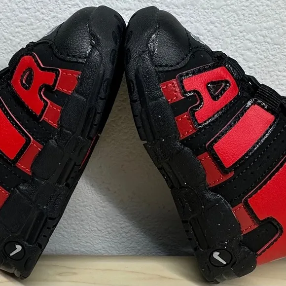 kids Nike Air More Uptempo Sneaker Us Size 6C Black/Red