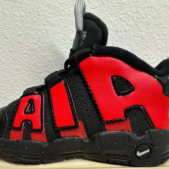 kids Nike Air More Uptempo Sneaker Us Size 6C Black/Red