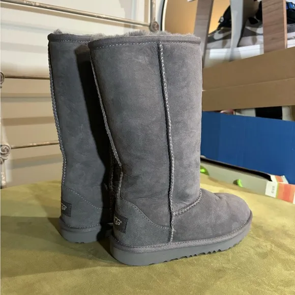Kids UGG classic tall grey boots size 1 brand new