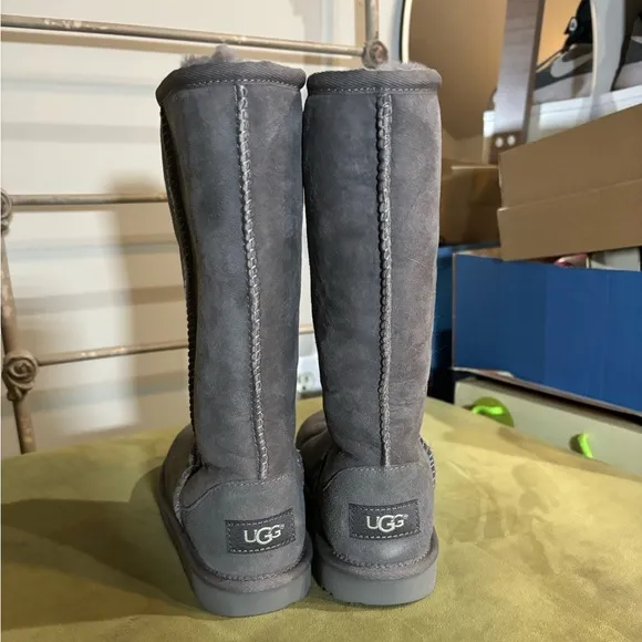 Kids UGG classic tall grey boots size 1 brand new