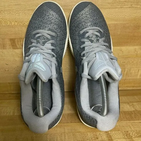 Kobe Mamba Instinct Mens Pure Platinum Sneaker Shoes Silver Gray Sz 8 852473-002