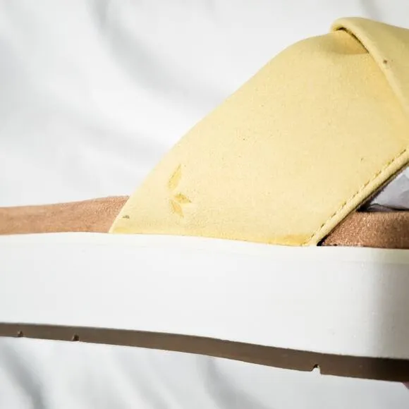 Koolaburra by Ugg New yellow &amp; white Carenza twist slide sandal size 9.5