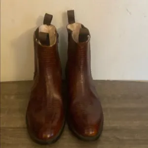 Korwin Leather Ankle Boots Lizard Embossed size 11