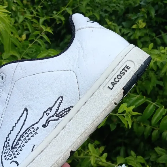 LACOSTE MEN'S WHITE CARNABY BIG CROC EMBROIDERED LEATHER TENNIS/FASHION SHOES