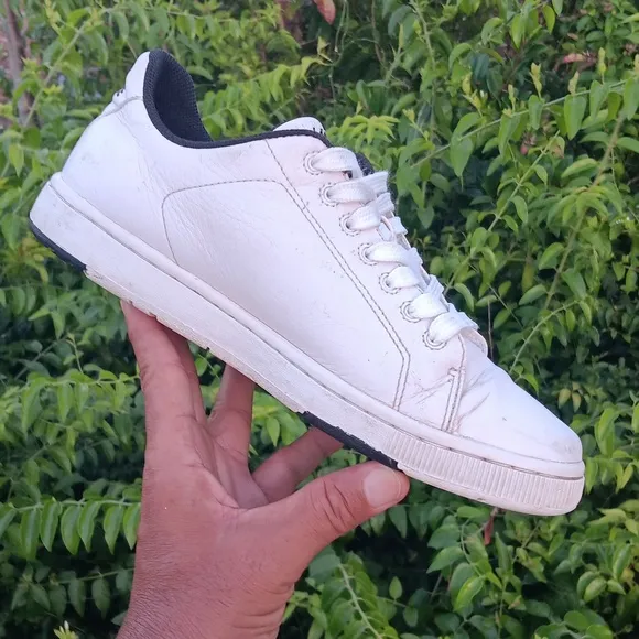 LACOSTE MEN'S WHITE CARNABY BIG CROC EMBROIDERED LEATHER TENNIS/FASHION SHOES