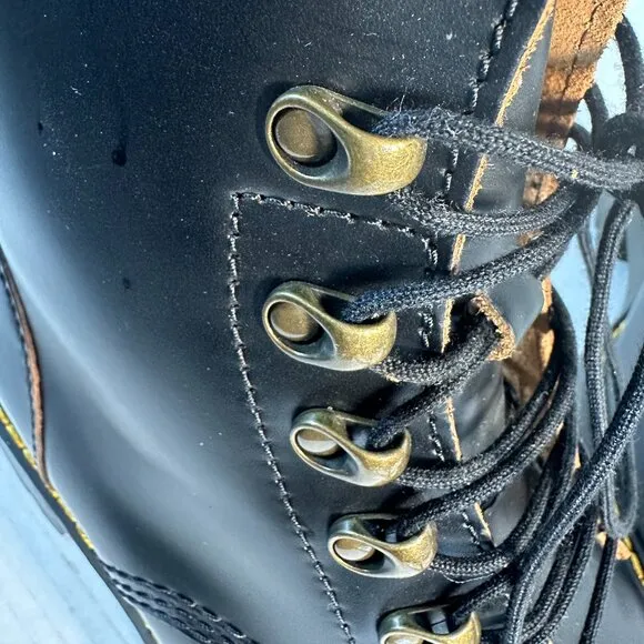 LADIES SIZE 10 NEW DR.MARTENS BOOTS