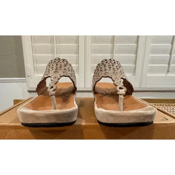 L'Amour Des Pieds Chuxley Women's Wedge Flip Flop Taupe Suede Size 9.5 NWOT