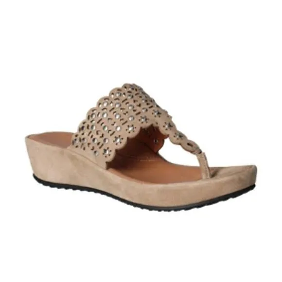 L'Amour Des Pieds Chuxley Women's Wedge Flip Flop Taupe Suede Size 9.5 NWOT