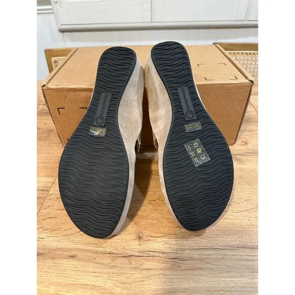 L'Amour Des Pieds Chuxley Women's Wedge Flip Flop Taupe Suede Size 9.5 NWOT