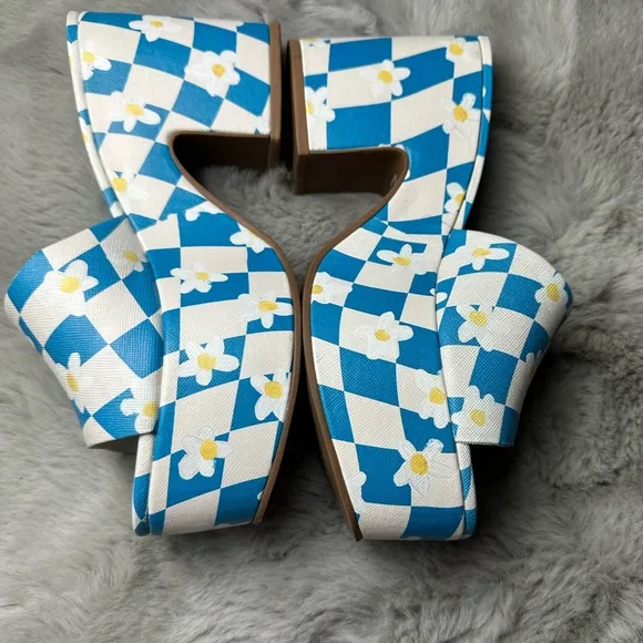 Larroude BlueWhite Checkered Daisy Miso SuperChunky Platforms NWOT Size 8.5