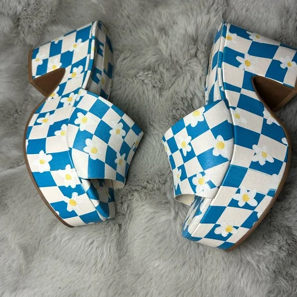 Larroude BlueWhite Checkered Daisy Miso SuperChunky Platforms NWOT Size 8.5