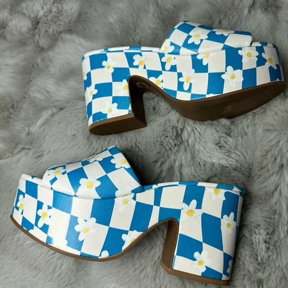 Larroude BlueWhite Checkered Daisy Miso SuperChunky Platforms NWOT Size 8.5