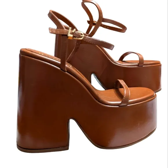Larroude Wanda Platform Sandals In Caramel...Size 8.5