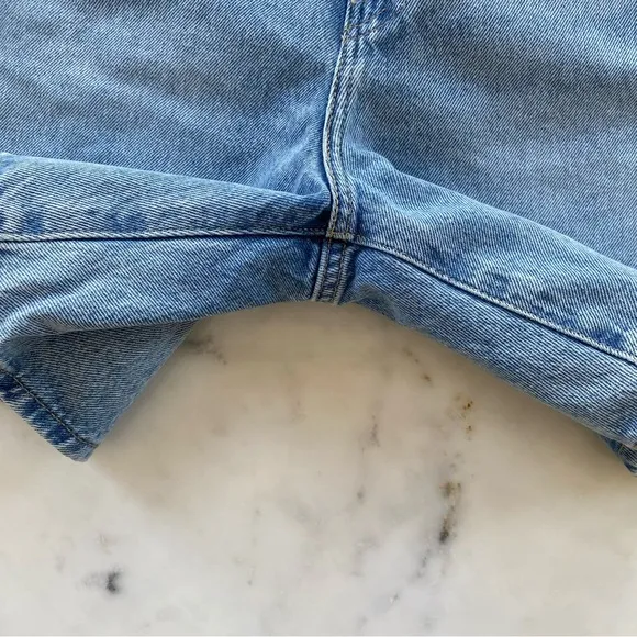 Levi’s High-Rise Baggy Shorts in Light Wash Size 26 NWT