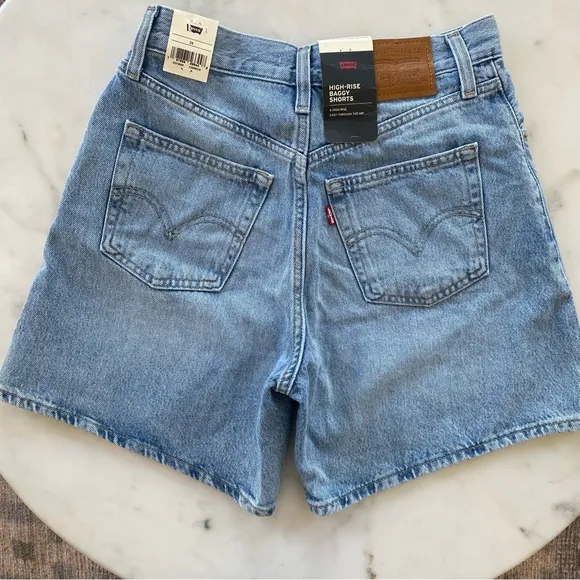 Levi’s High-Rise Baggy Shorts in Light Wash Size 26 NWT
