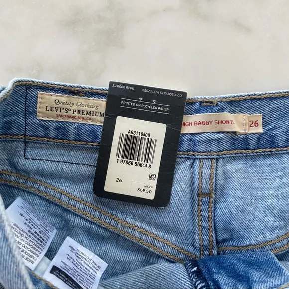 Levi’s High-Rise Baggy Shorts in Light Wash Size 26 NWT