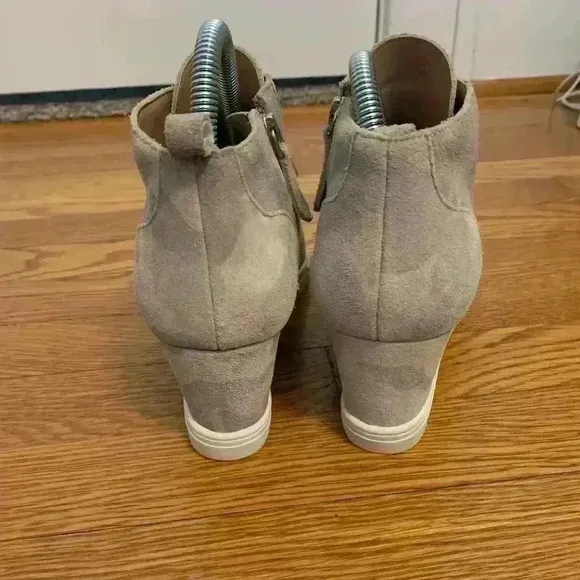 Linea Paolo Felicia Camo Wedge Bootie Sneakers, Womens Size 9