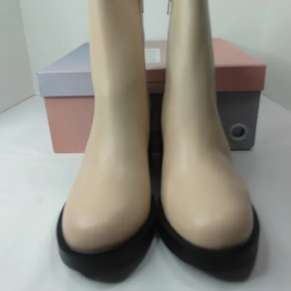 Lisa Vicky Valid-V Beigh Polish Calf Vegan Patent Leather Boots Sz 9M NIB