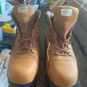 LKN Wolverine Men’s EAA Safety-Toe Boots Size 12 Medium Slip and Oil resistant