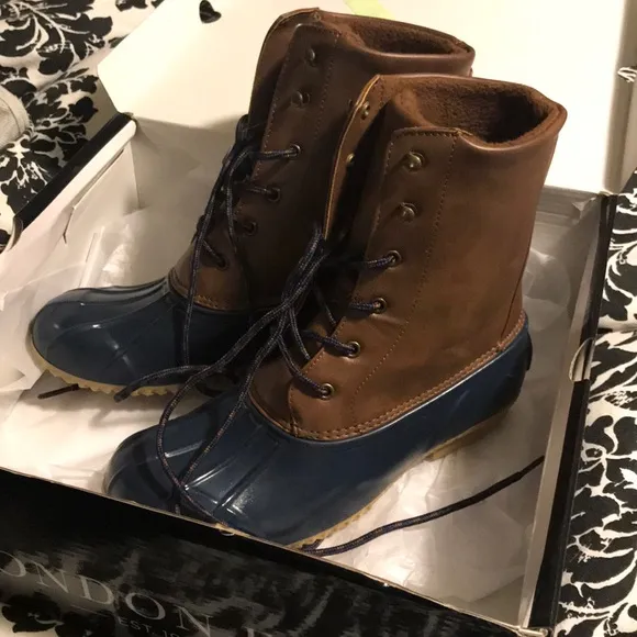 London Fog “Wynter” Duck Boot Navy size 7 NIB