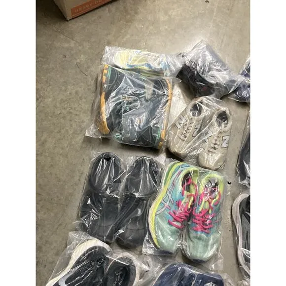 Lot 16 Pairs Of Shoes Bulk Wholesale Reseller Running Nikes Ds Vans Hugo Boss