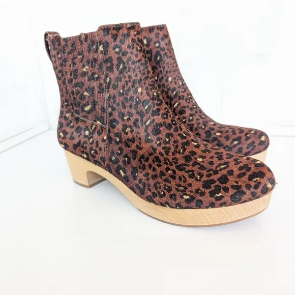 Madewell Brown Ankle Boots with Sleek Slip-On Design