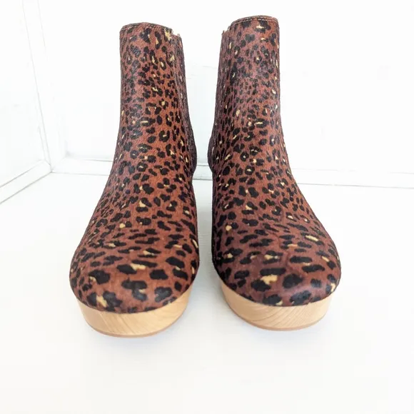 Madewell Brown Ankle Boots with Sleek Slip-On Design