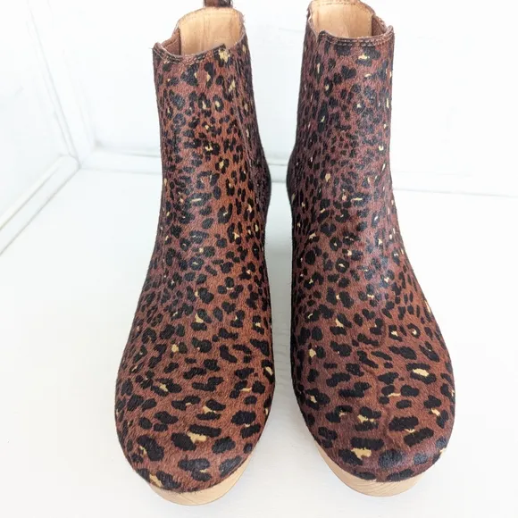 Madewell Brown Ankle Boots with Sleek Slip-On Design
