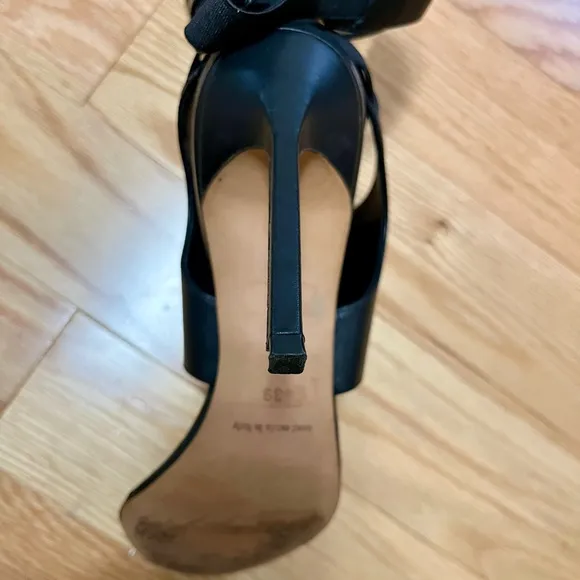 Manolo Blahnik Black Sling Back Sandals Size 39